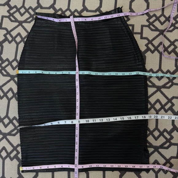 Gianni Versace Black Textured Genuine Leather Pencil Skirt Sz 42 US 10 - Picture 15 of 17